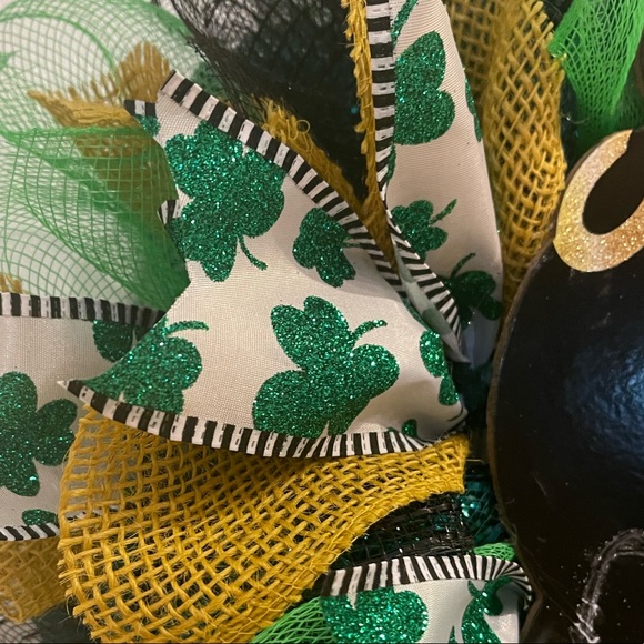St. Patrick’s Day wreath “POT OF GOLD” Greens, black, golds. 18” very full! - Picture 8 of 8